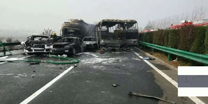 安徽阜阳连环车祸现场