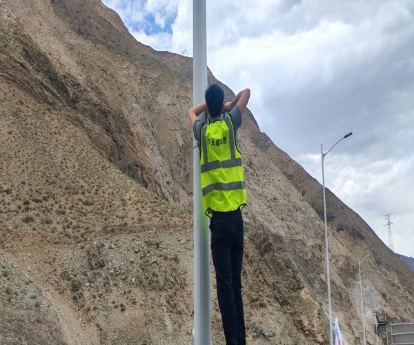 暴雨中断桥30秒生死时速！Vsport定向广播如何穿透车窗抢赢预警黄金窗口